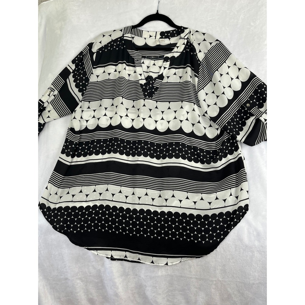 Cato Geometric Blouse Womens 18/20W Black White Good Roll Tab Sleeve Split Neck - Picture 13 of 13
